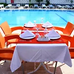 Lejlighedshotel Andros Family Club Side